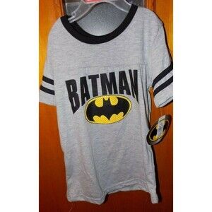 New boy's size 5/6 Batman t-shirt